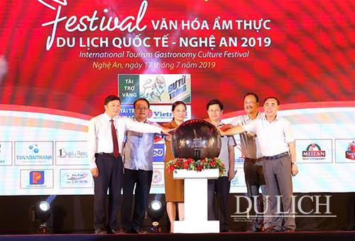 Khai mạc Festival Văn hóa Ẩm thực du lịch quốc tế - Nghệ An 2019 (ảnh: Lâm Tùng)